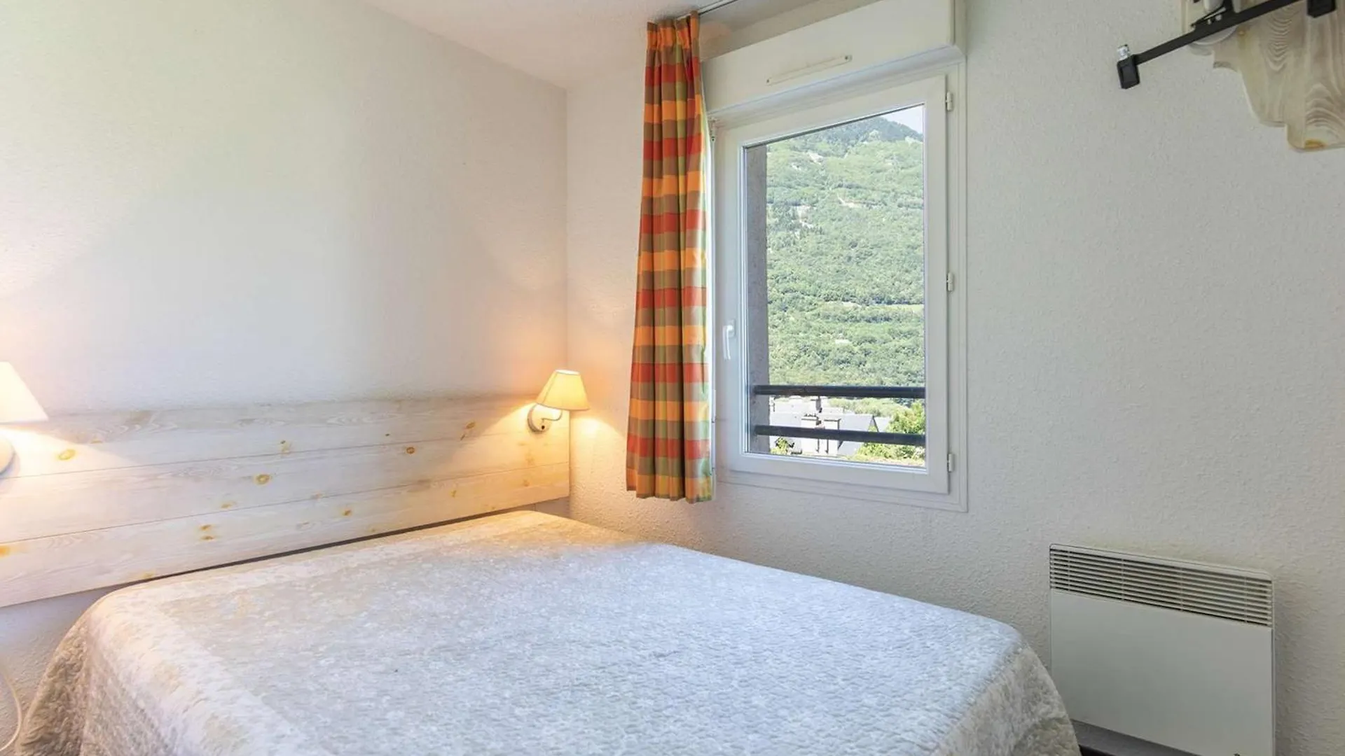Apartment T2 Cabine Avec Balcon, Piscine Et Parking A Luz-Saint-Sauveur, Proche Commodites Et Stations De Ski - Fr-1-402-140 France